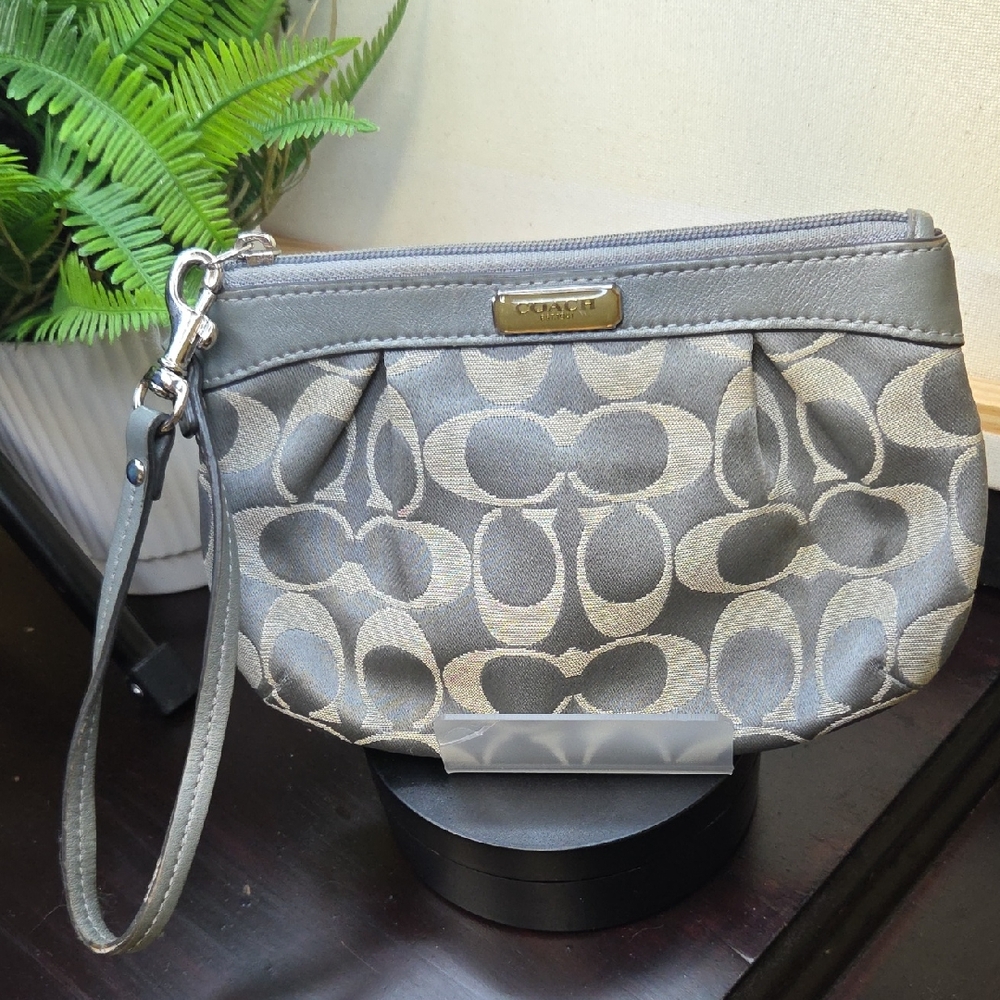Coach Signature Pattern Gray Wristlet
